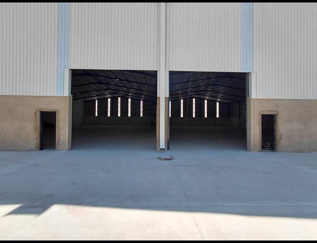 1,050M² WAREHOUSE TO LET IN CLAYVILLE